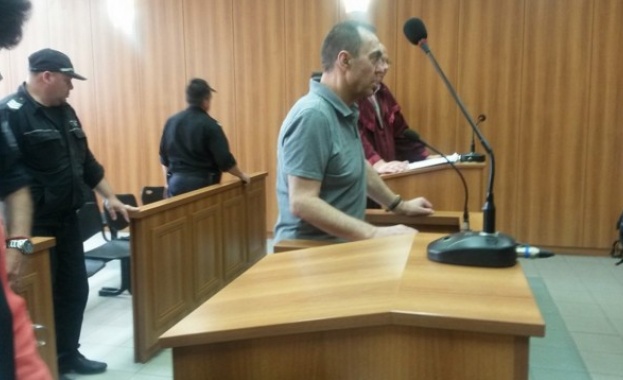 Адвокатът на Евстатиев: Обвиненията за изнасилване са скалъпени, някой цели неговото физическо унищожение