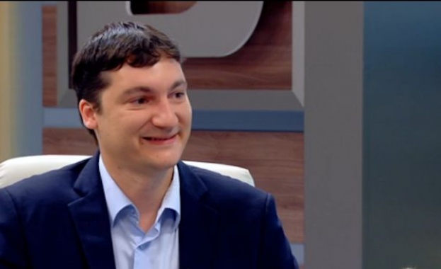 Крум Зарков: Преди работех за председателя на БСП, сега работя заедно с него