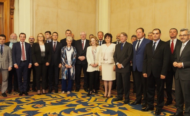 Корнелия Нинова запозна посланиците на страните от ЕС с приоритетите на БСП