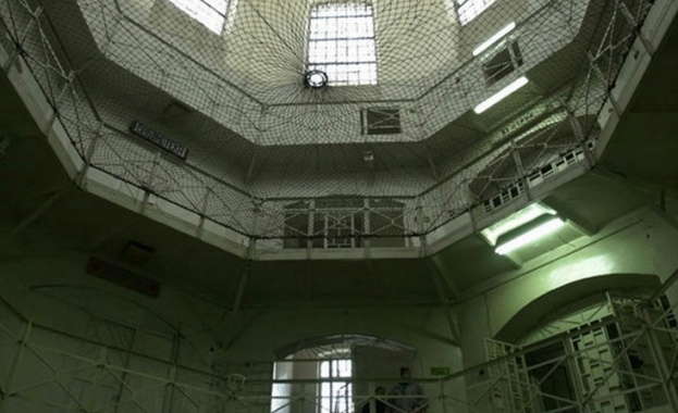 Алкохол и дрога наред с телефоните има в затвора в Белене