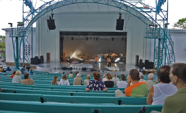 Благотворителен концерт събира популярни изпълнители на сцената на Летния театър в Бургас