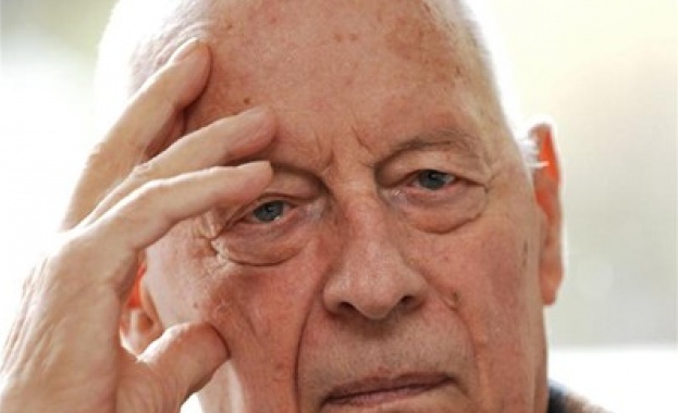 Трудно е човек да съхрани душата си искрена, чиста, небоядисана... Аз съм един от малцината