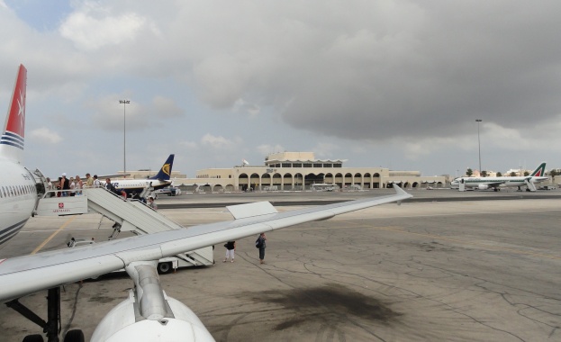 Българин е арестуван на летището във Валета, чут е да казва, че никой няма да оцелее