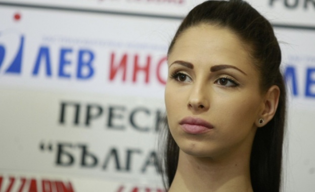 Цвети е контактна, движи крайниците си, но състоянието остава тежко 