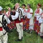 Фолклорна феерия с ансамбъл „Пирин", кукери и зурни в първата вечер на събора "Ирин Пирин"