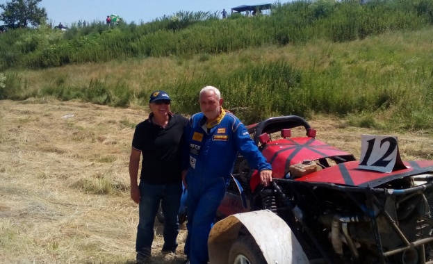 Председателят на Българската федерация по автомобилен спорт Владимир Илиев отново като състезател на автомобилната писта