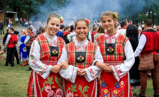 Девети Международен Фестивал на фолклорната носия- Жеравна 2016 - 19 - 21 август