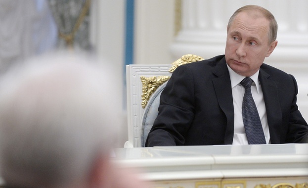 Путин призова за развитие на страната въз основа на опита от предните поколения, но не и да се живее в миналото Путин призова за развитие на страната въз основа на опита от предните поколения, но не и да се живее в миналото