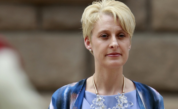 Министър Даниел Митов се срещна с посланика на Великобритания Ема Хопкинс