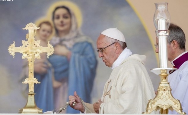 Папата с апел за мир в Армения
