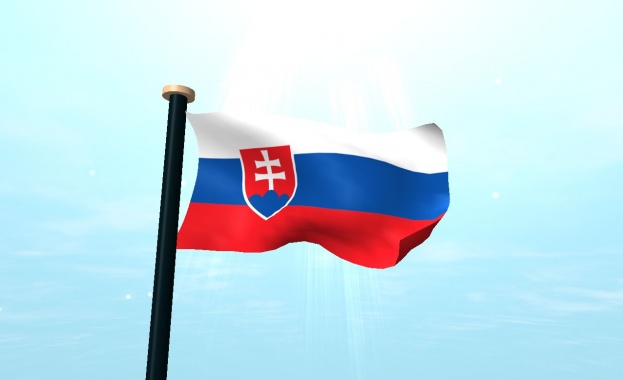 Крайнодесните в Словакия искат страната да напусне ЕС