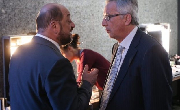 Шулц: Скандално е, че Камерън ще напусне поста си чак през октомври