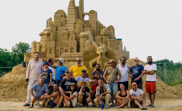 "Уикеда" открива Фестивала на пясъчните скулптури в Бургас 