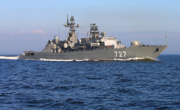 МО на РФ: Американски миноносец се приближи опасно близо до руски боен кораб в Средиземно море