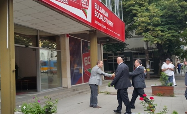 Посланикът на САЩ на среща с Нинова