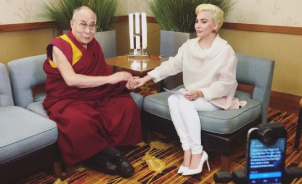 Лейди Гага се срещна с Далай Лама