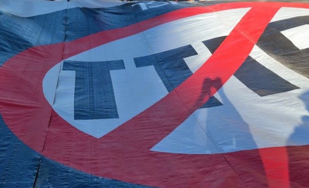 Трансатлантическото споразумение не работи за хората, а за корпорациите