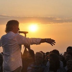 За първи път от близо десетилетие хитът "July Morning" няма да бъде изпълнен от Джон Лоутън