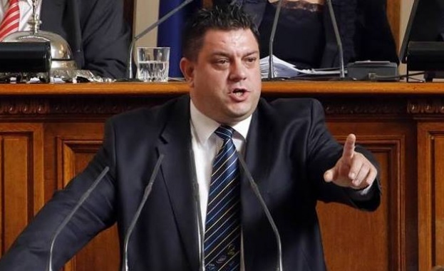 Зафиров към Кунева: А Вие ще седнете ли на детектора на лъжата?