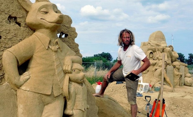 Откриват Фестивала на пясъчните скулптури в Бургас