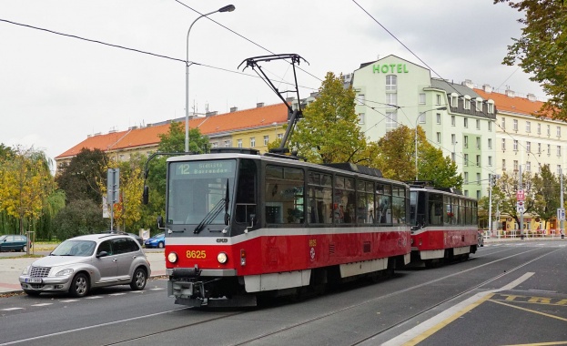 Пристигнаха първите пет трамвая втора ръка от Прага