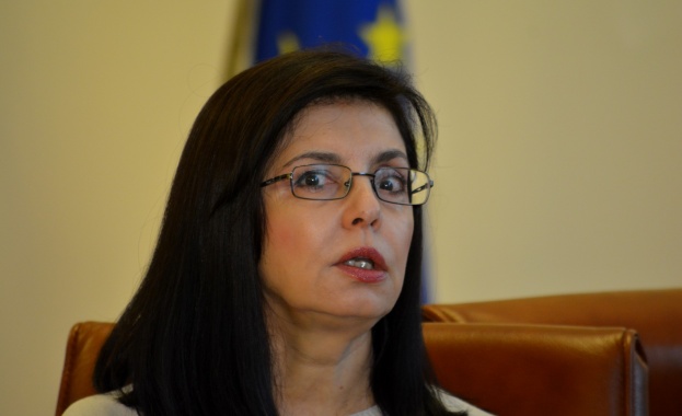 Родителите са на въртележката, а Вие къде сте, г-жо Кунева?