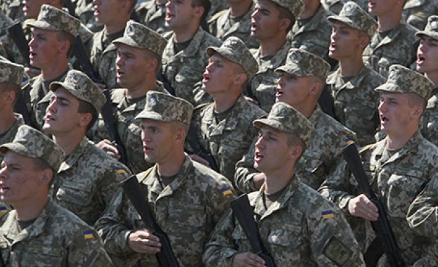 Новите пагони на украинските военни с нацистка символика