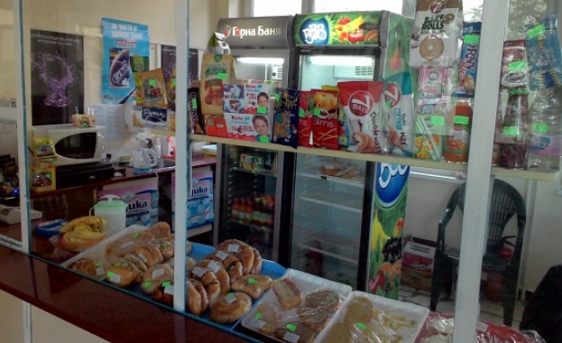 Прокуратурата откри куп вредни храни в училищата