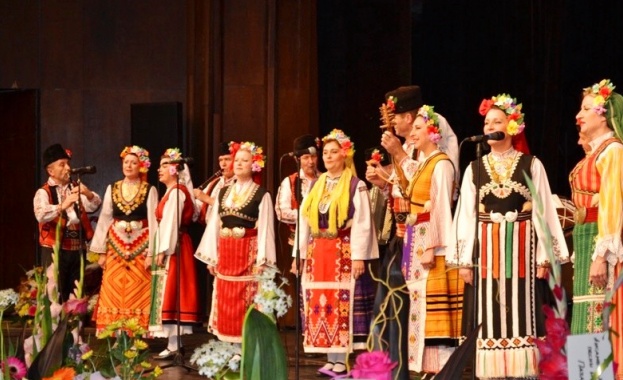 Професионален фолклорен ансамбъл „Добруджа” е тазгодишният носител на наградата „Нестинарка”
