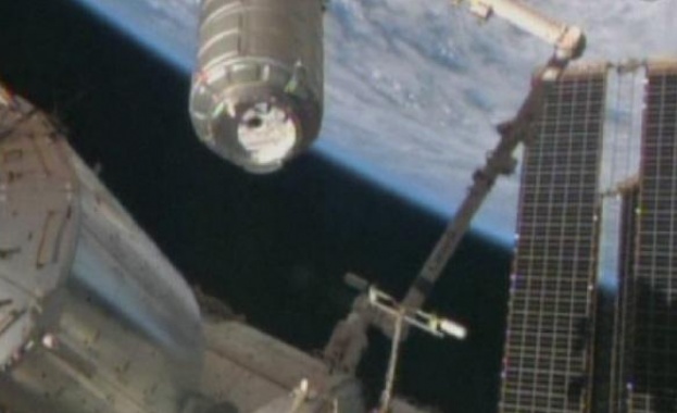 Първият космически кораб от новата серия "Союз МС" се скачи с МКС