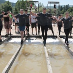 Legion Run провокира хиляди души с водопад, кал и лед