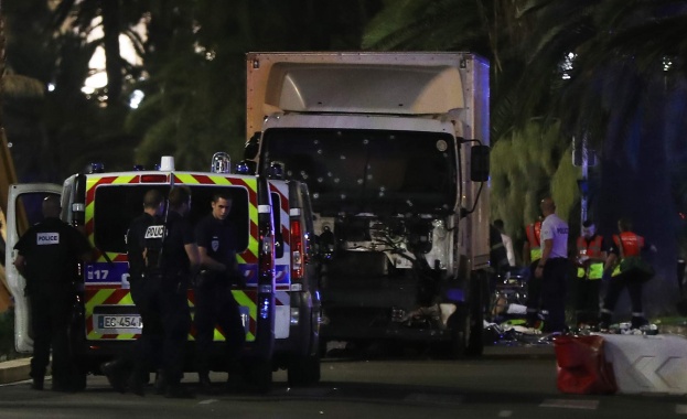 Атентаторът от Ница бил вербуван за каузата на ислямизма дни преди атаката?