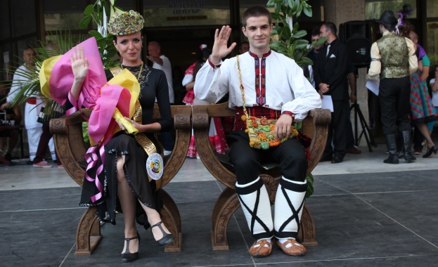 Панаирът на киселото мляко си има Крал и Кралица – от Разград и Аржентина