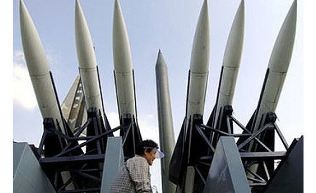 Северна Корея изстреля три балистични ракети