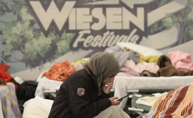 Около 100 задържани в акция срещу нелегални мигранти в София