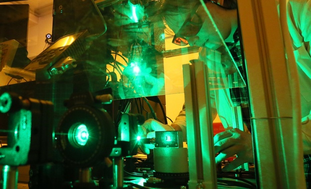 Руски учени създадоха лазерен скалпел на керамична основа