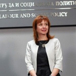 Министър Русинова отчете спад на младежката безработица