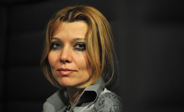 Елиф Шафак: За една нощ Турция се върна двадесет години назад