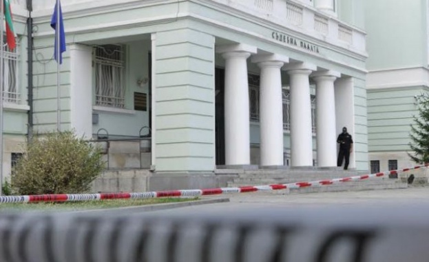 Фалшив сигнал за бомба изпразни Съдебната палата в Шумен