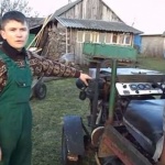 В Украйна изобретиха трактор, който се зарежда с… дърва