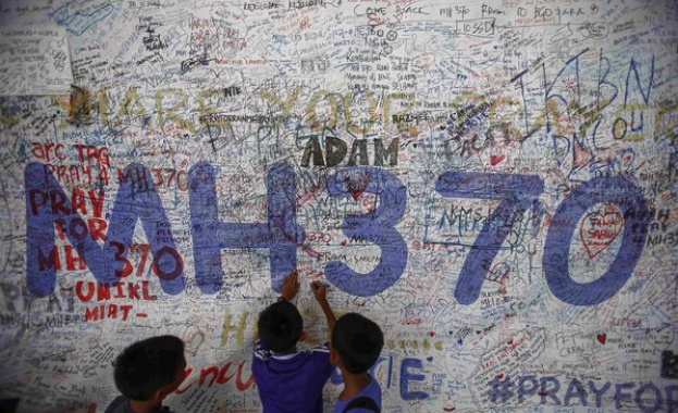 Прекратяват търсенето на изчезналия малайзийския самолет
