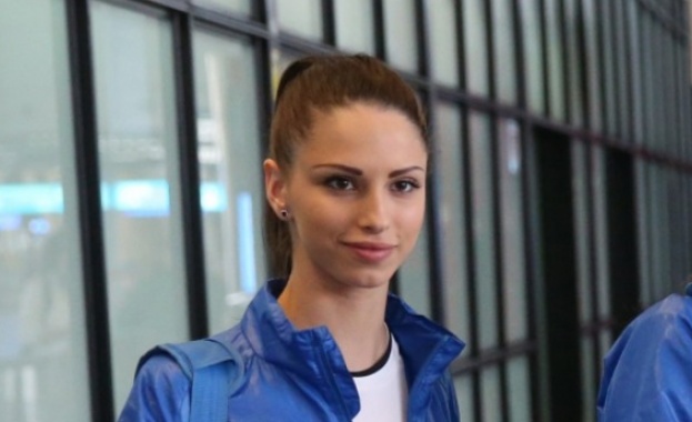 Цвети Стоянова се възстановява - започна да чете