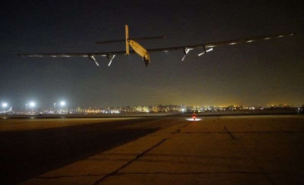 Соларен импулс 2 излетя от Кайро за Абу Даби