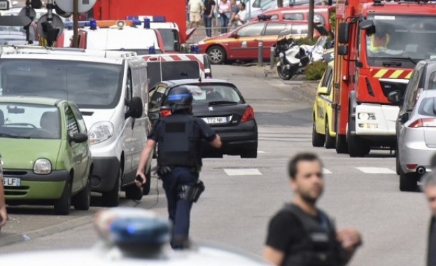 Арести след нападението на църквата във Франция  