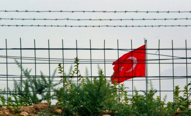 Арестуват 34 бивши служители на държавната телевизия в Турция