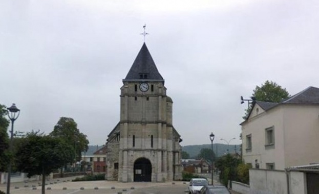 Единият от убийците на френския свещеник е 19-годишен, опитвал да се присъедини към "Ислямска държава"