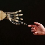 Страх ни е от новите „свръхчовешки“ технологии