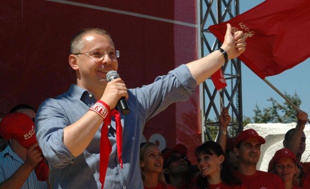 Станишев от Бузлуджа: На президентските избори битката ще е БСП-ГЕРБ 