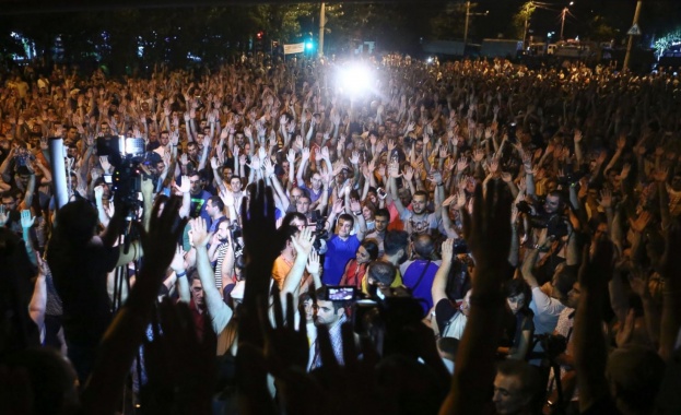 165 задържани след вчерашните протести в Ереван