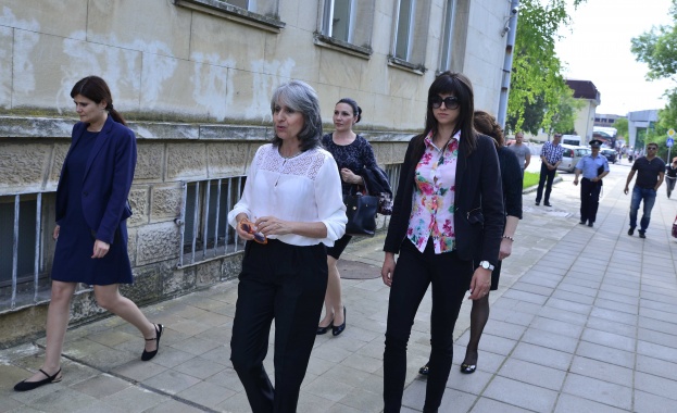 М. Попова за решението на КС: Институциите са коректив